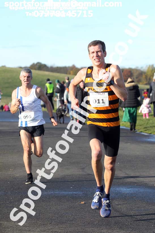 Senior men and women, Heaton Memorial 10k Road Race, Town Moor, Newcastle.  Photo: David T. Hewitson/Sports for All Pics